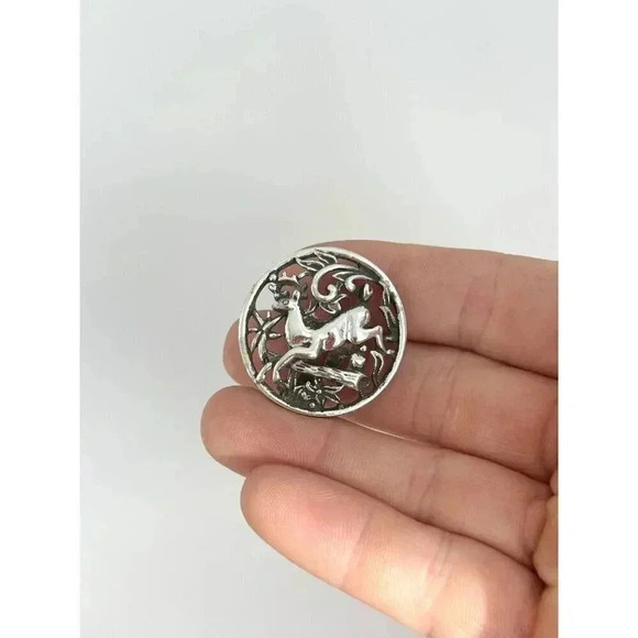 Vintage Sarah Covently Leaping Deer Silver Tone Clip On Earrings - Picture 5 of 5